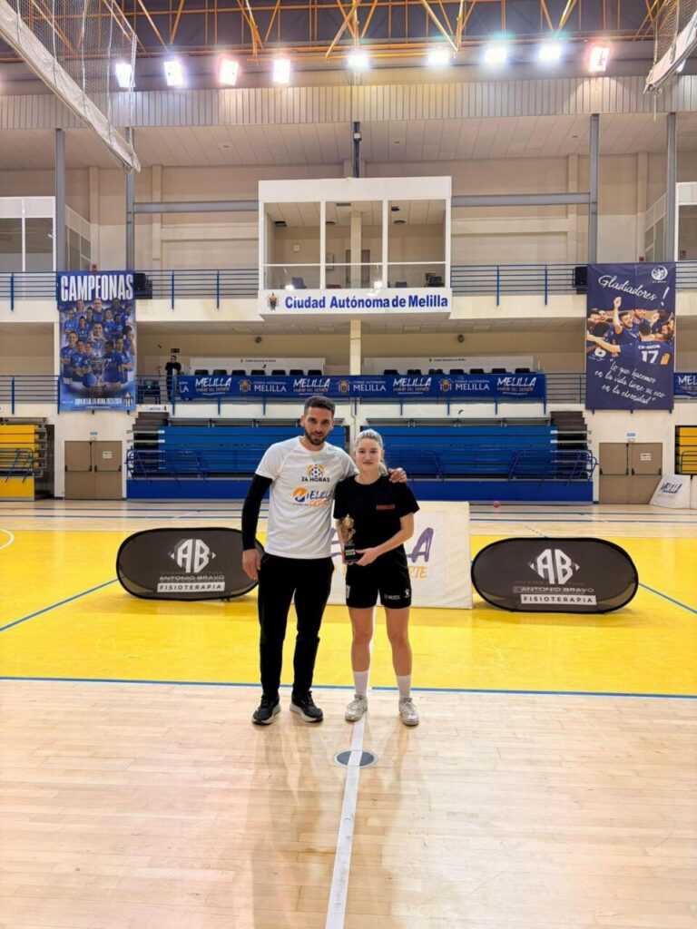 Premiación del I Torneo 24 Horas Ciudad de Melilla con jugadores y trofeos