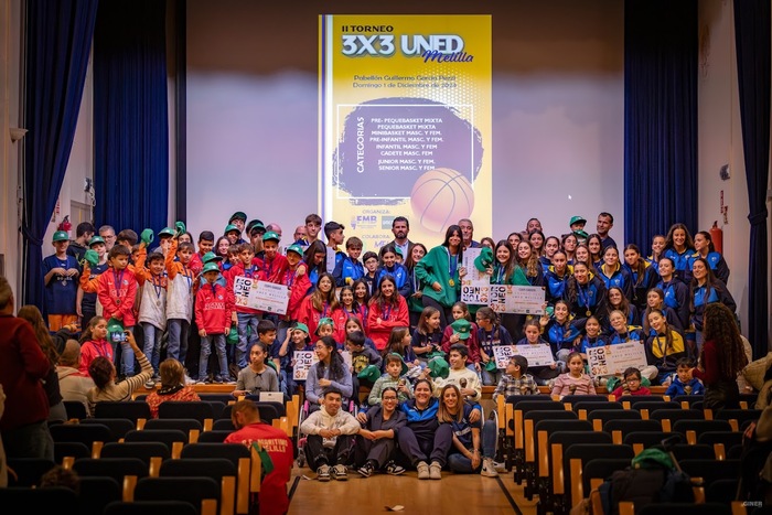 Grupo de participantes en el III Torneo 3x3 UNED Melilla