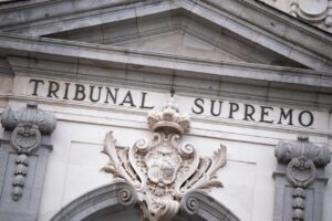 Detalle de la fachada del Tribunal Supremo en España.