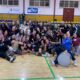 Jugadores y aficionados celebrando la victoria del Club Balonmano T-Maravilla Melilla