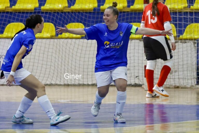 Jugadoras del Melilla Torreblanca celebrando un gol en un partido de futsal