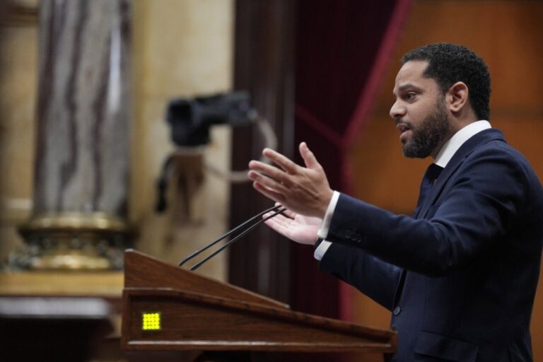 Ignacio Garriga de Vox criticando la reunión entre Sánchez y Junqueras