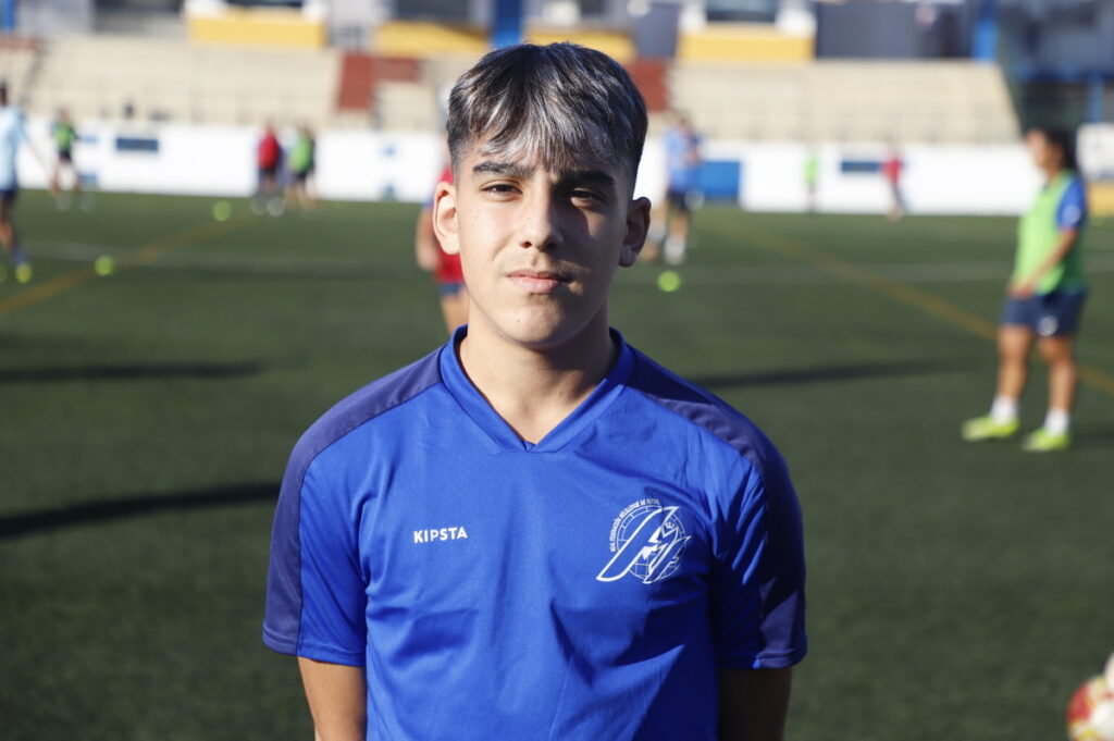 Joven futbolista de Melilla en entrenamiento previo a competiciones