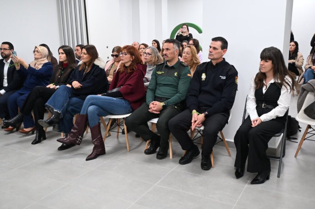 Asistentes a la celebración del Día Mundial contra el Cáncer en Melilla