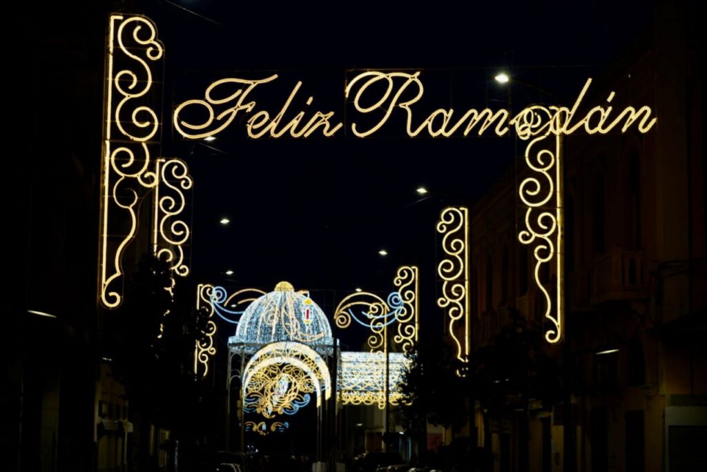 Alumbrado especial por Ramadán en Melilla con luces decorativas