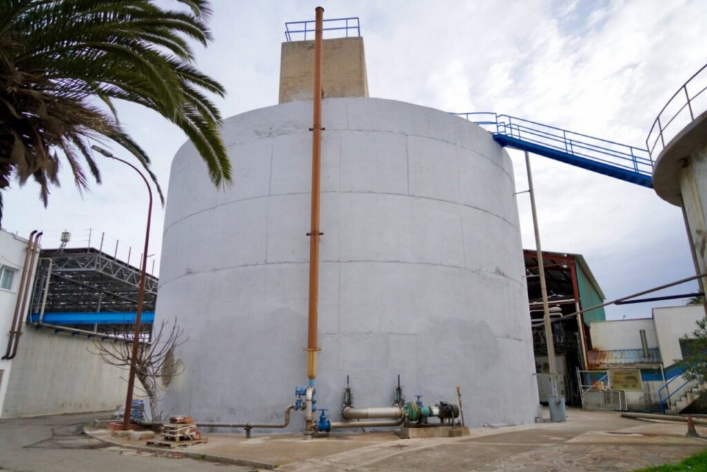 Instalación de nueva tubería en la depuradora de Melilla