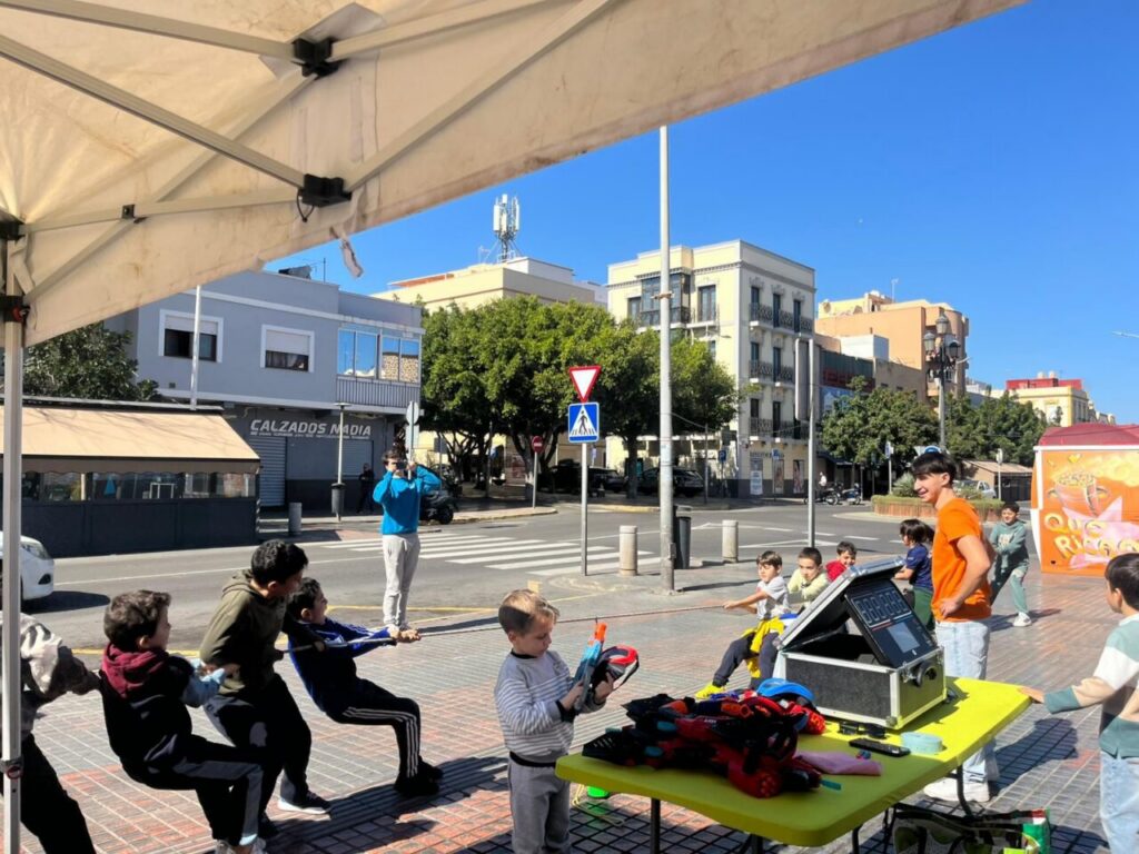 Niños participando en juegos tradicionales durante el Ramadán en Melilla