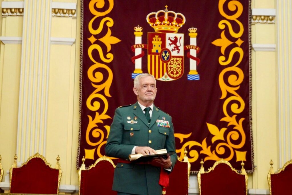 El teniente general Manuel Llamas Fernández en ceremonia de honor en Melilla