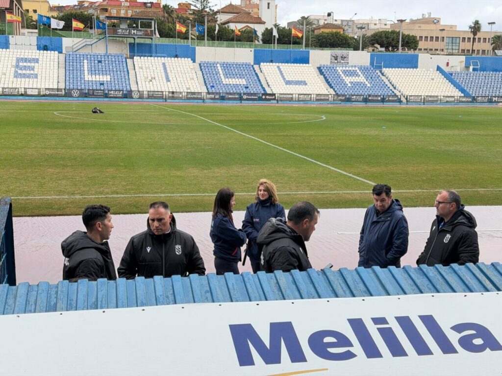 Reunión de directivos en el Estadio Municipal Álvarez Claro antes del partido