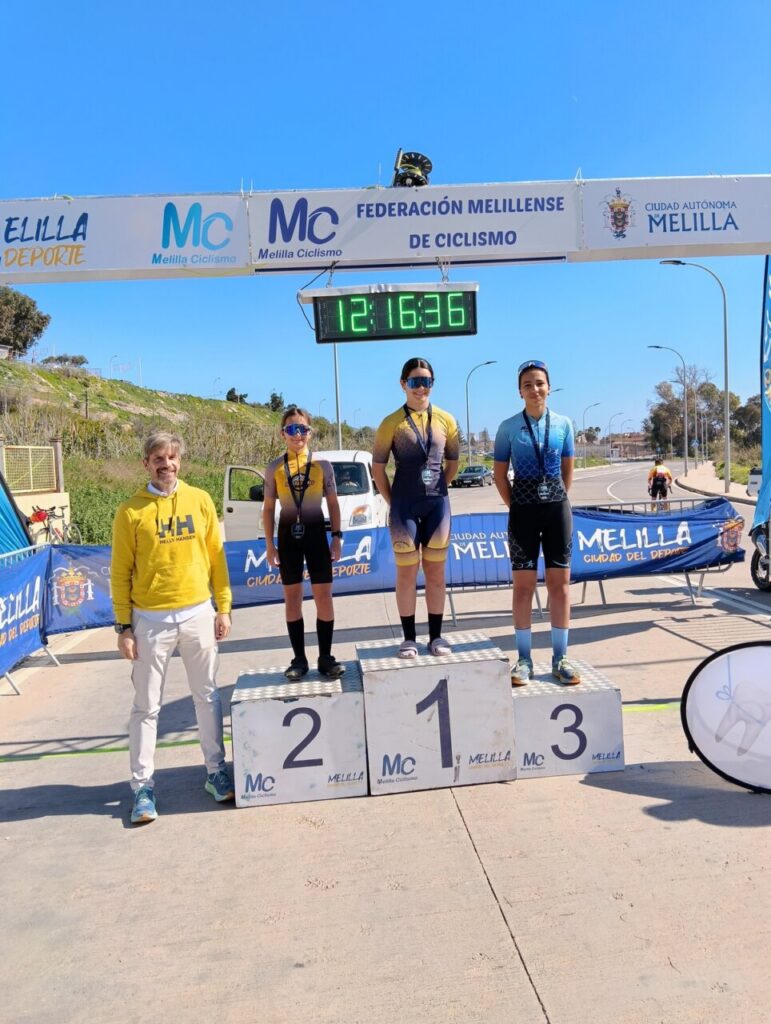 Podio de ciclistas en el Campeonato Autonómico de Carretera en Melilla