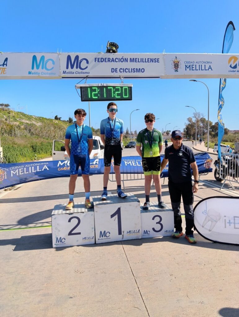 Podio de ciclistas en el Campeonato Autonómico de Carretera en Melilla