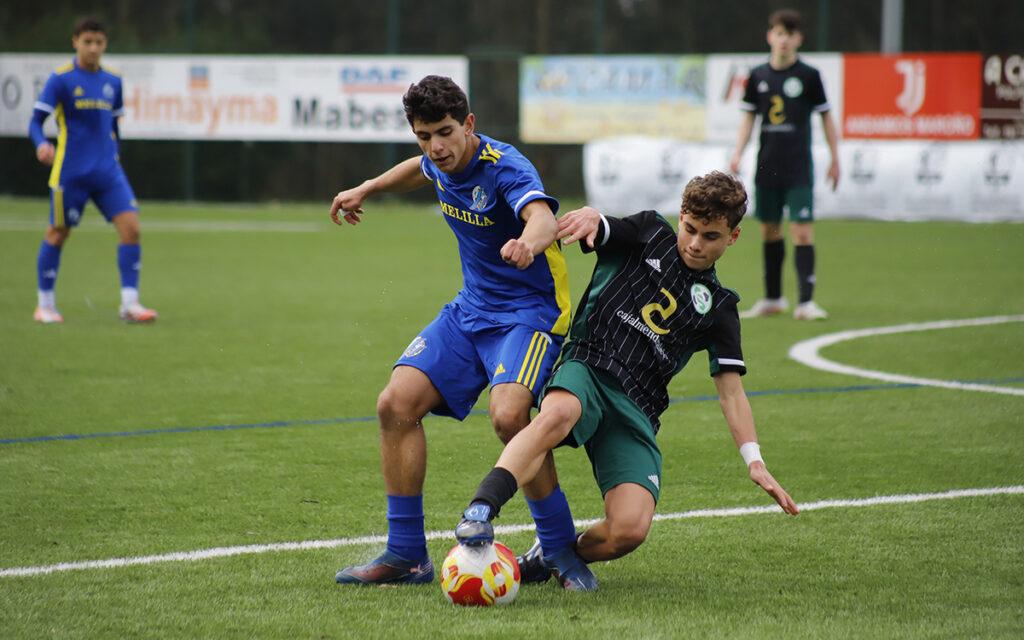 Jugadores de fútbol compiten en el Campeonato de España Sub-14 y Sub-16