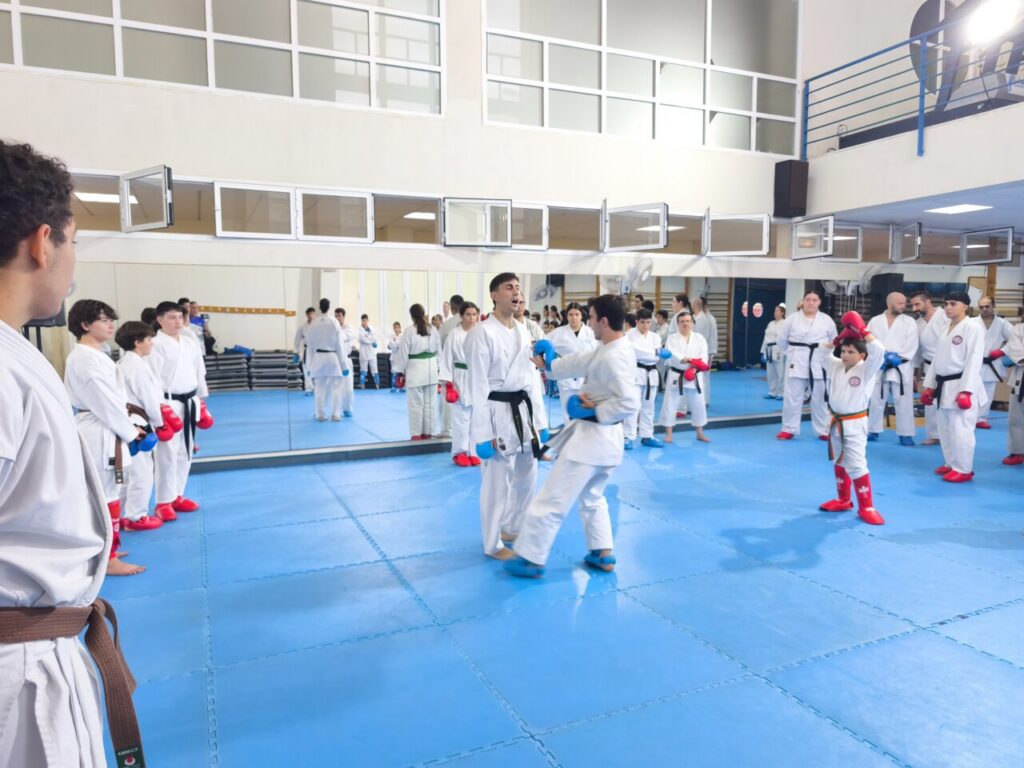 Karatecas en un curso técnico de Shiai Kumite en Melilla
