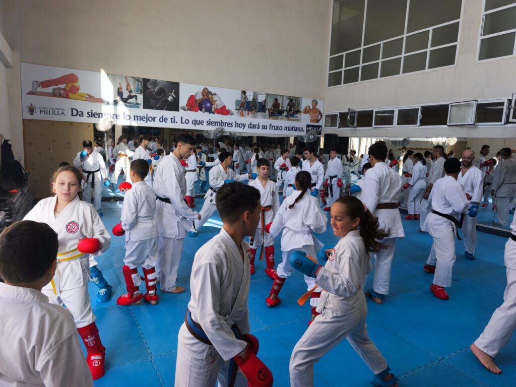 Karatecas en un curso técnico de Shiai Kumite en Melilla