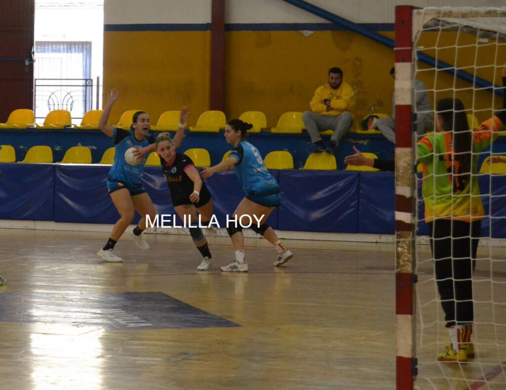 Jugadoras del Maravilla Melilla en un partido de balonmano