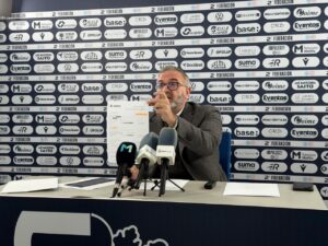 Luisma Rincón durante una rueda de prensa sobre la U.D. Melilla