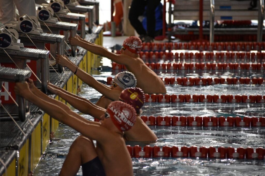 Nadadores de la selección melillense en la competición de natación