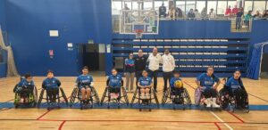 Jugadores de baloncesto en silla de ruedas durante el torneo UNED Melilla
