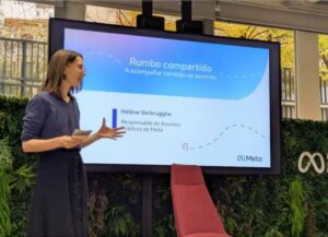 Presentación sobre acompañamiento digital en un evento familiar