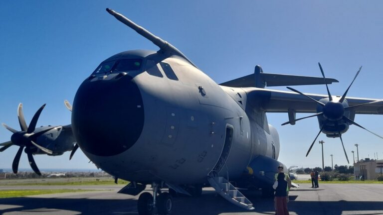 Aterrizaje del Airbus A400M en el Aeródromo Militar de Melilla