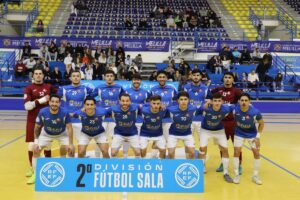 Equipo de fútbol sala C.D. Melistar posando en el pabellón