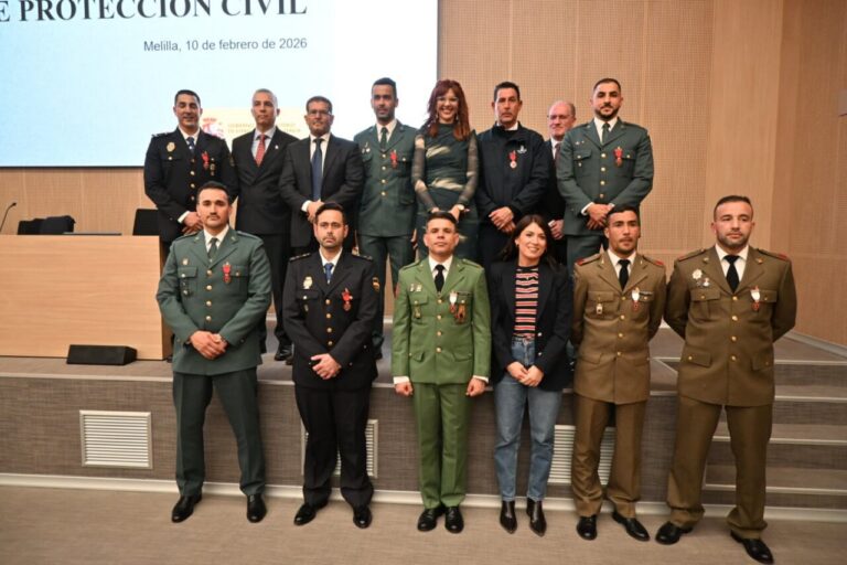 Agentes de seguridad condecorados en ceremonia en Melilla