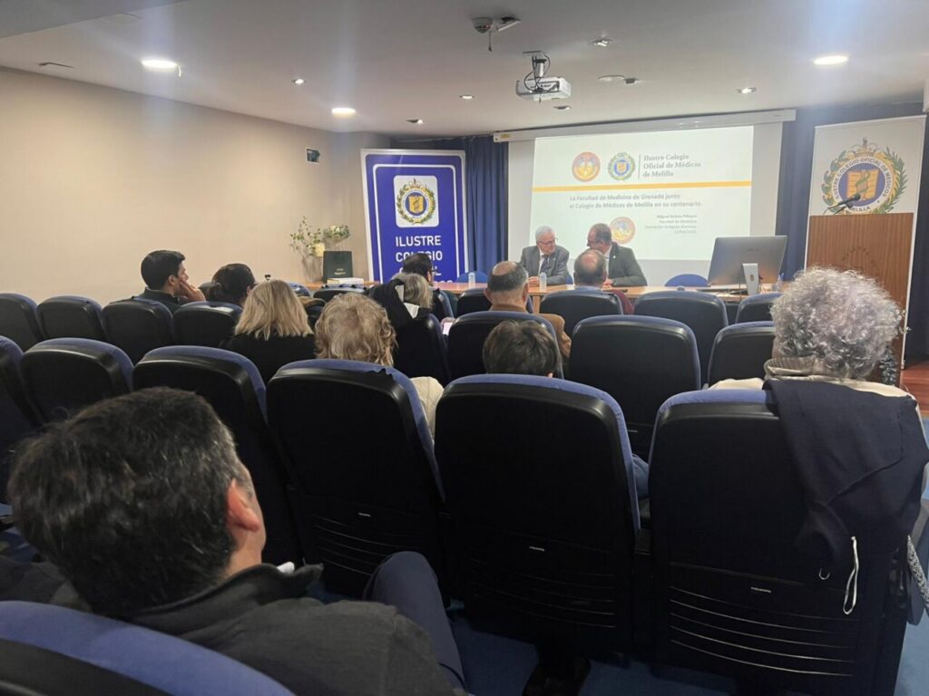 Asistentes a la conferencia sobre medicina en Melilla