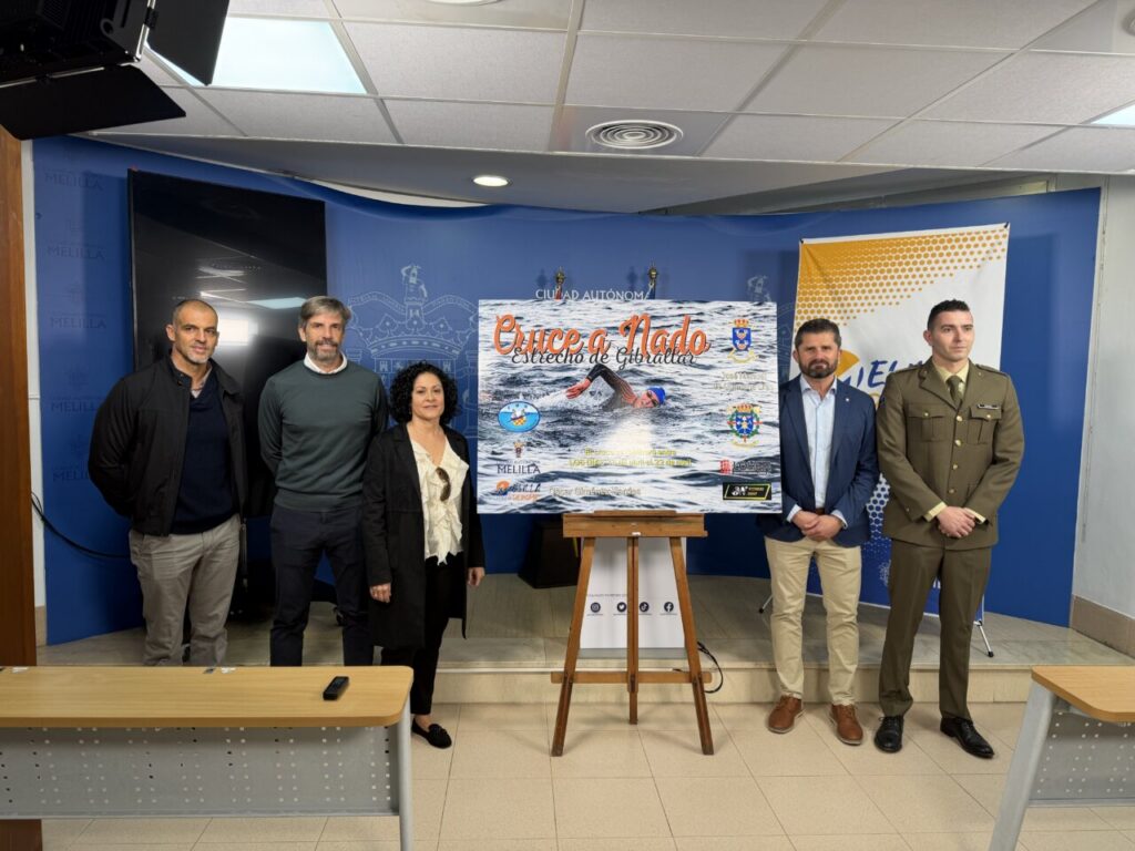 Presentación del reto de natación de Miguel Ángel Rozas en Melilla