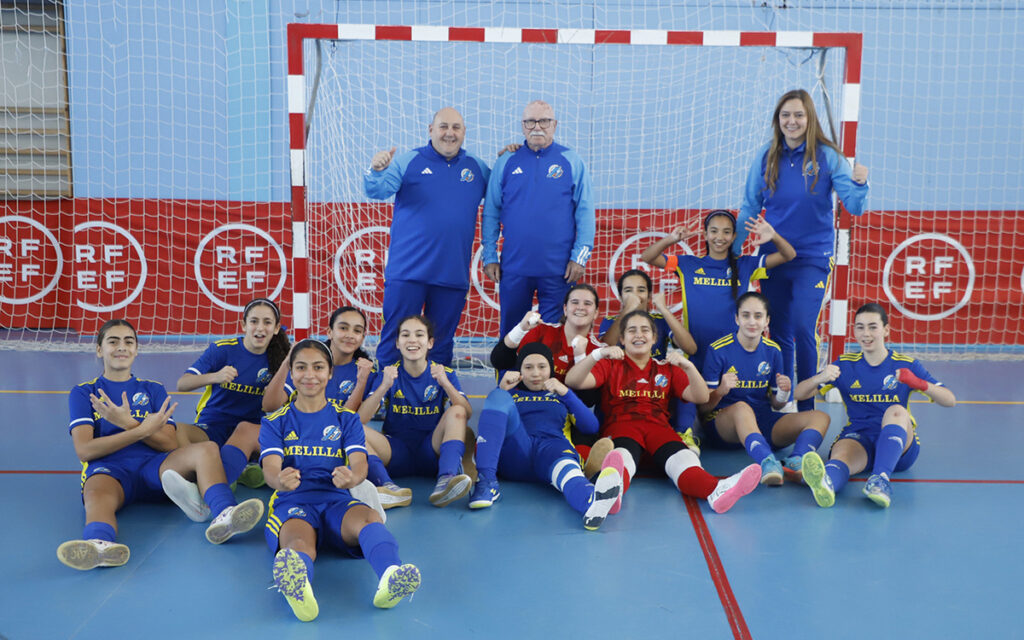 Jugadoras y entrenadores de las selecciones de Melilla en el campeonato de fútbol sala