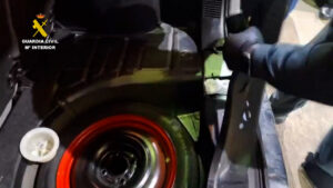 Intervención de la Guardia Civil en un vehículo con hachís oculto