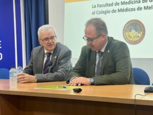 El doctor Miguel Guirao Piñeyro durante una conferencia en Melilla
