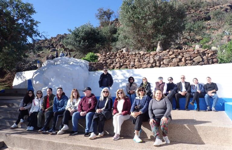 Grupo de personas en el Santuario del Rabí Saadia Edaty