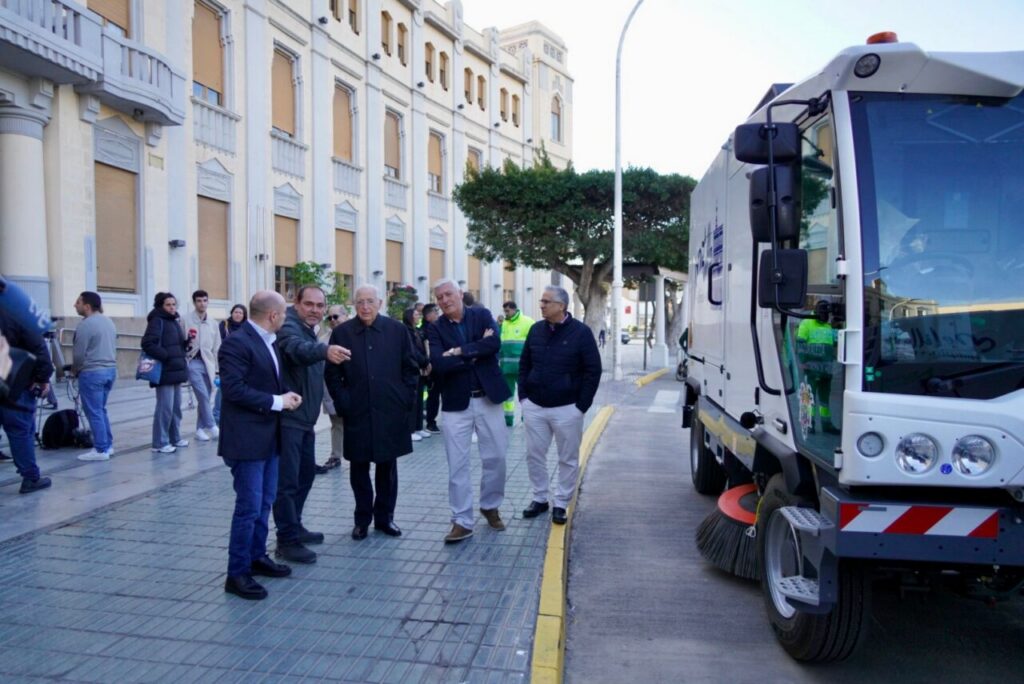 Presentación de drones para limpieza pública en Melilla