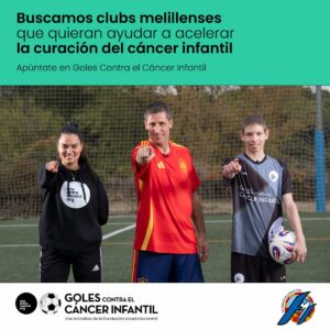 Tres personas posando para promover Goles Contra el Cáncer Infantil en Melilla