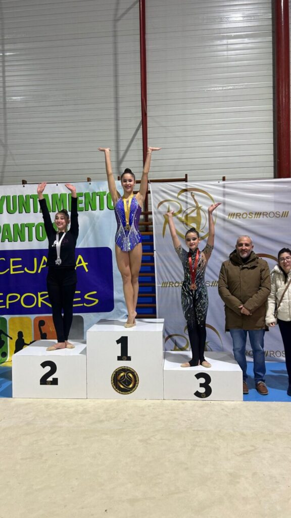 Gimnastas del Club Virka Melilla en el podio del Trofeo Ros