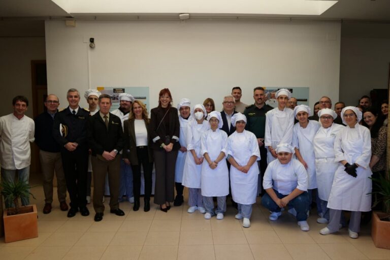 Delegada del Gobierno en Melilla con estudiantes de Formación Profesional