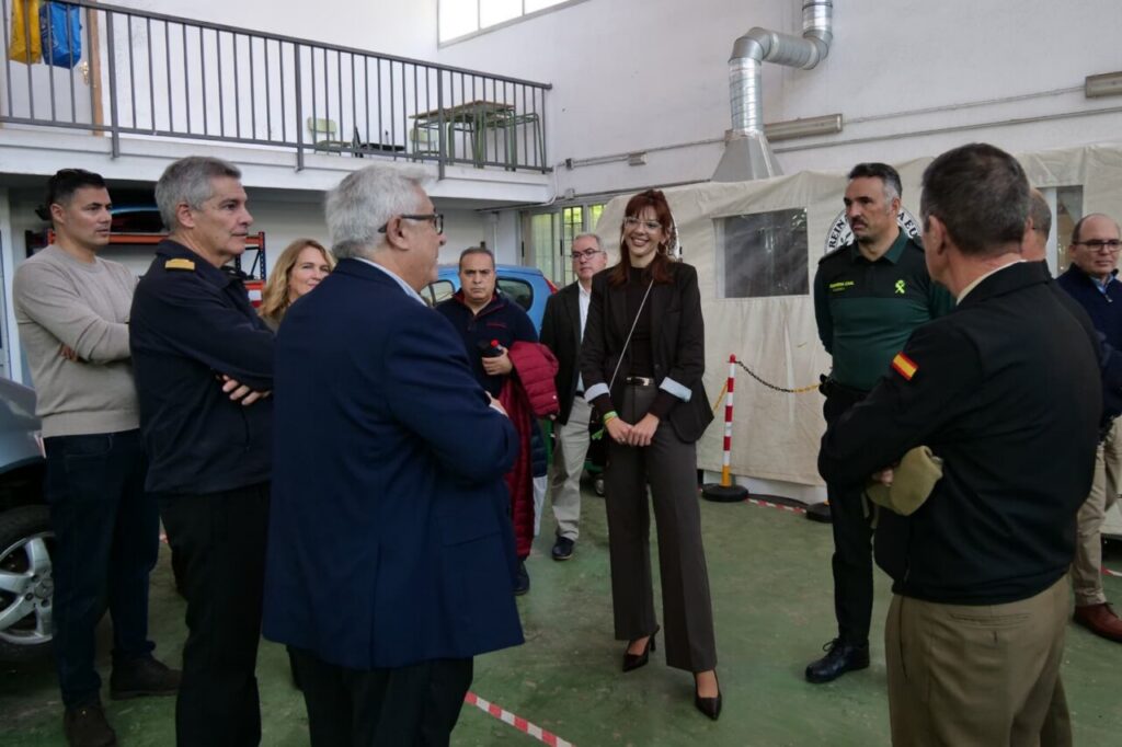 Delegada del Gobierno en Melilla durante visita a ciclo formativo
