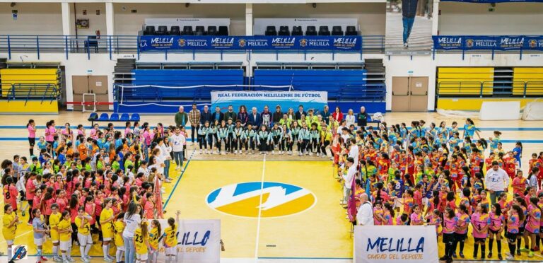 Niñas en la inauguración de la Liga Escolar Femenina de Fútbol Sala en Melilla