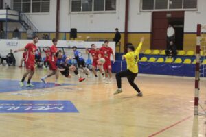 Jugadores del Melilla Balonmano en un partido contra La Salle