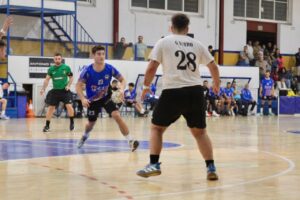 Jugadores del Melilla Balonmano en un partido contra Pozuelo