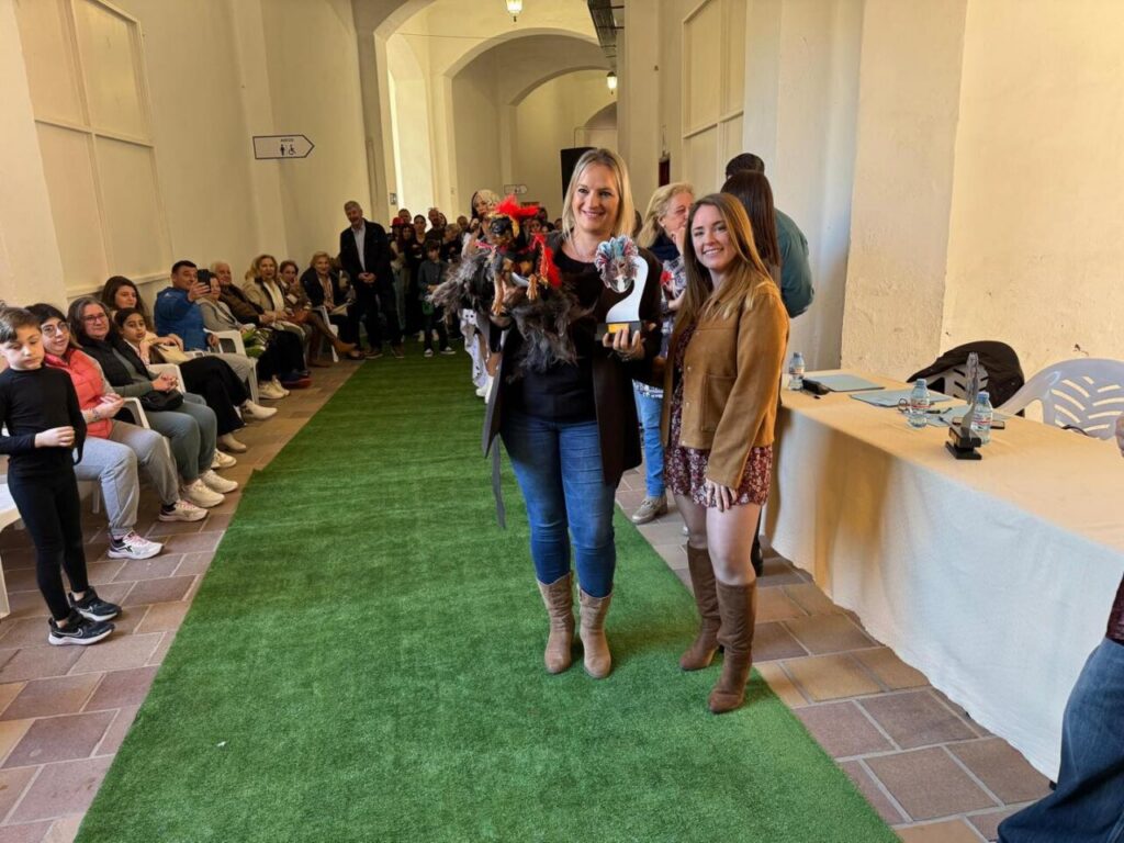 Participantes en el concurso de disfraces de mascotas en Melilla