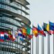 Banderas de países en el edificio del Parlamento Europeo en Estrasburgo