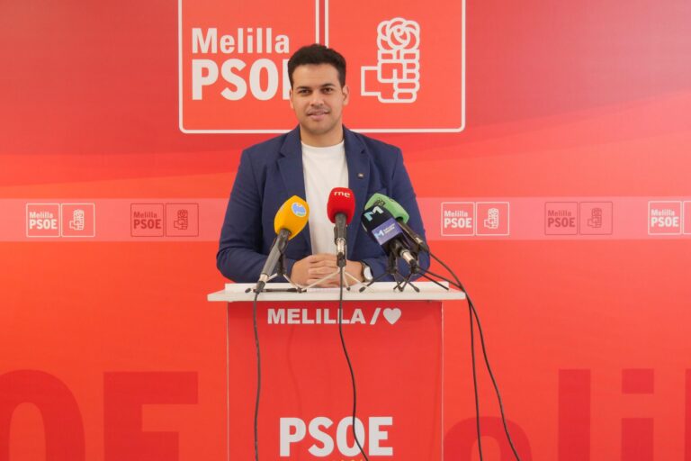 Conferencia de prensa del PSOE en Melilla con un portavoz