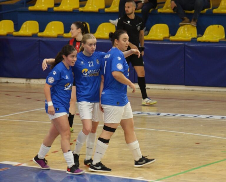 Jugadoras del Melilla Torreblanca B en un partido de fútbol sala