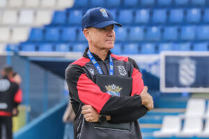 Miguel Rivera en rueda de prensa analizando el partido de la U.D. Melilla