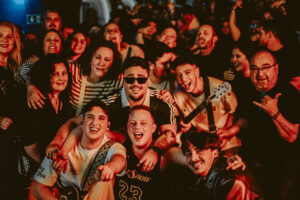 Concierto de la banda Perímetro en la sala Utopía con público animado