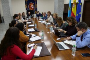 Reunión de trabajo sobre el Plan de Empleo en Melilla con varios profesionales