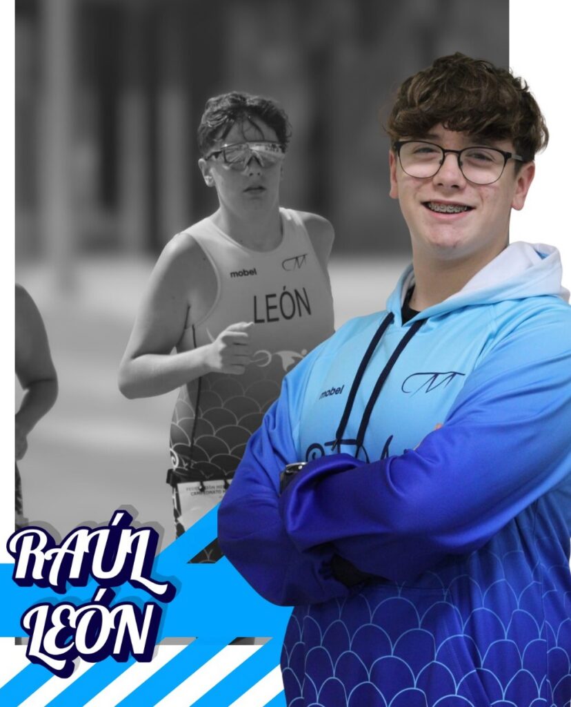 Raúl León, triatleta del Club Triatlón Melilla, en competición y posando.