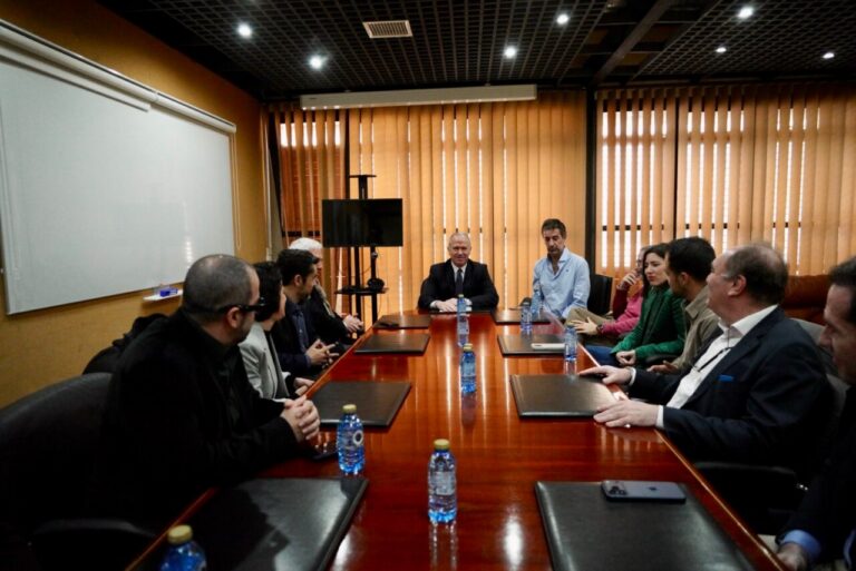 Reunión entre representantes de empresas tecnológicas en Melilla
