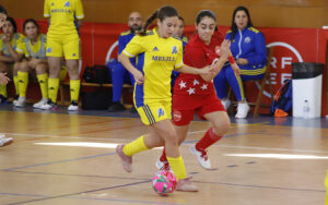 Jugadoras de fútbol sala compiten en un partido entre Melilla y Madrid